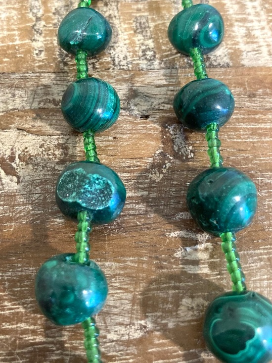 Green Malachite Stone Beaded Necklace Graduated Beads with Glass Bead Spacers - Picture 10 of 10